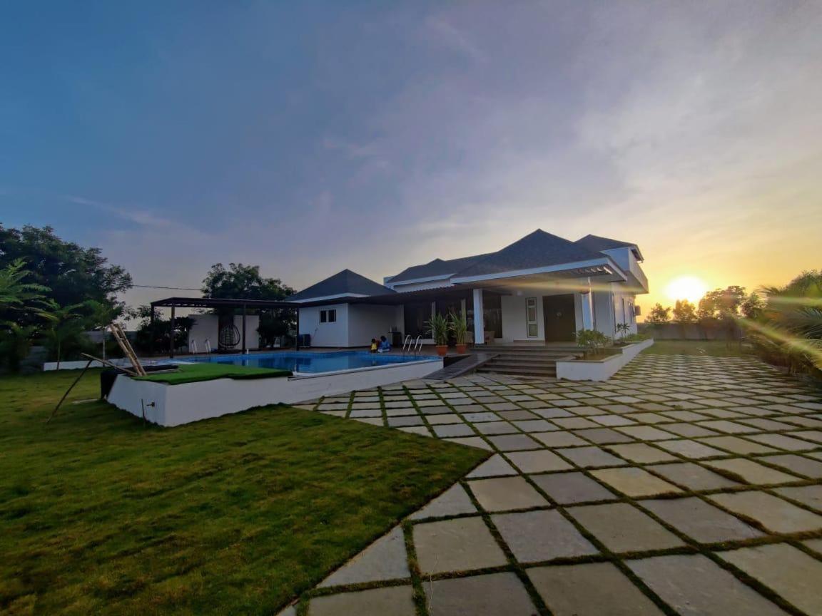 V R Farms Exotic Villa Venkatāpur Exterior photo